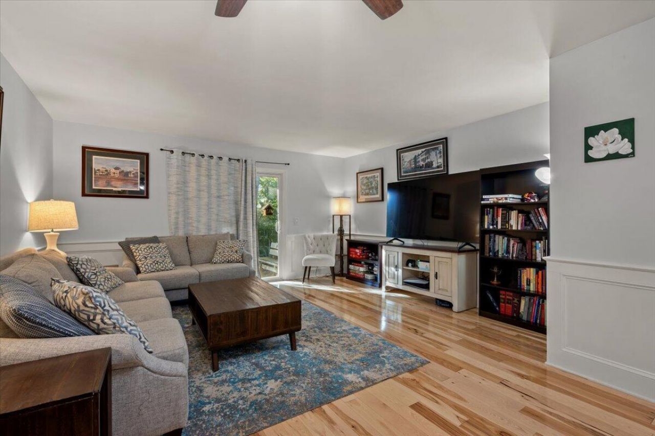 206 St Charles Court Photo 11