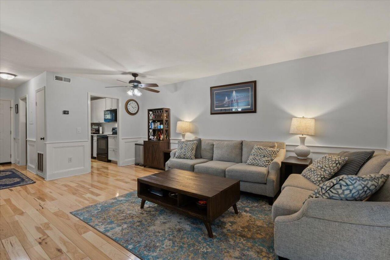 206 St Charles Court Photo 13