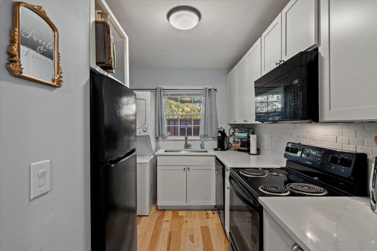 206 St Charles Court Photo 16