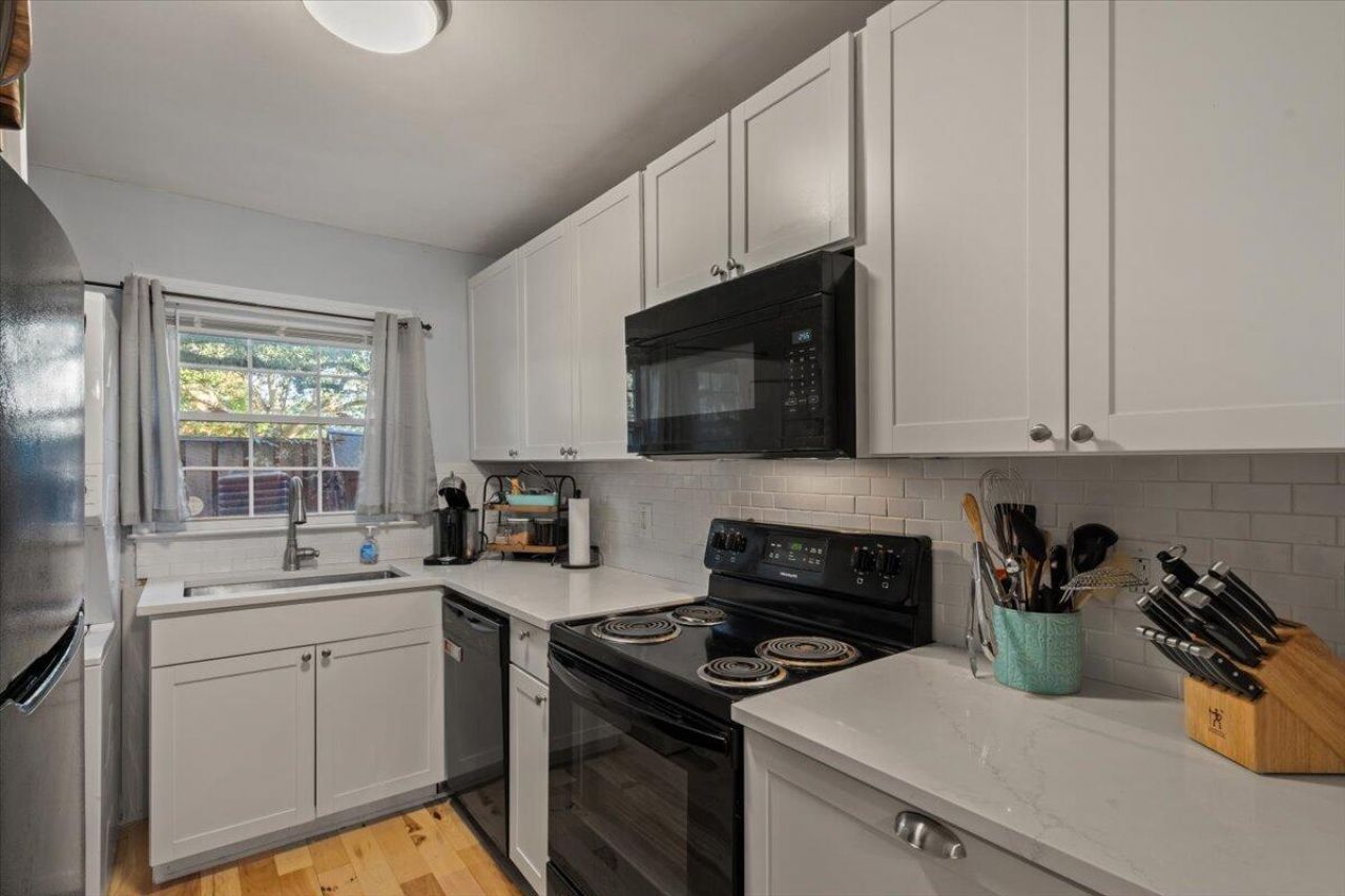 206 St Charles Court Photo 17