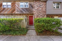 206 St Charles Court photo 4