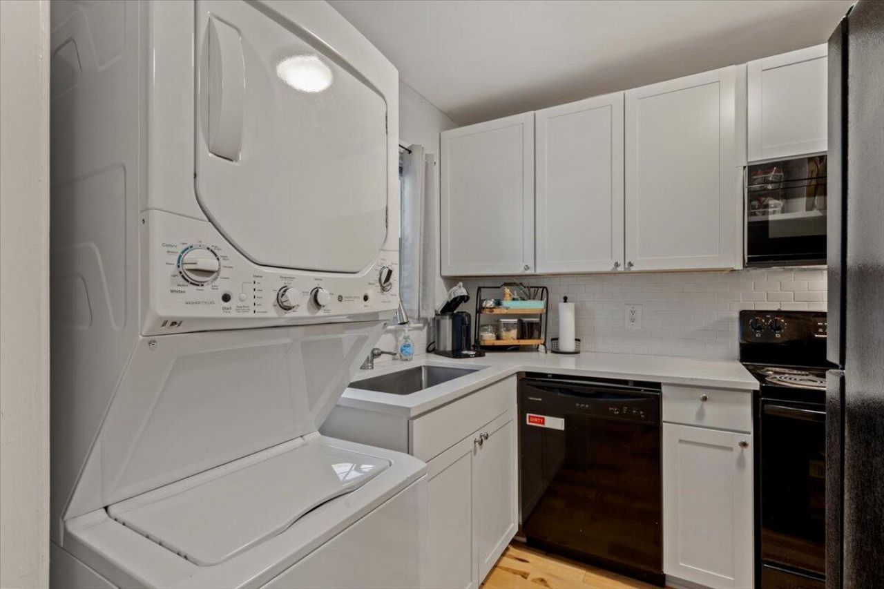 206 St Charles Court Photo 20