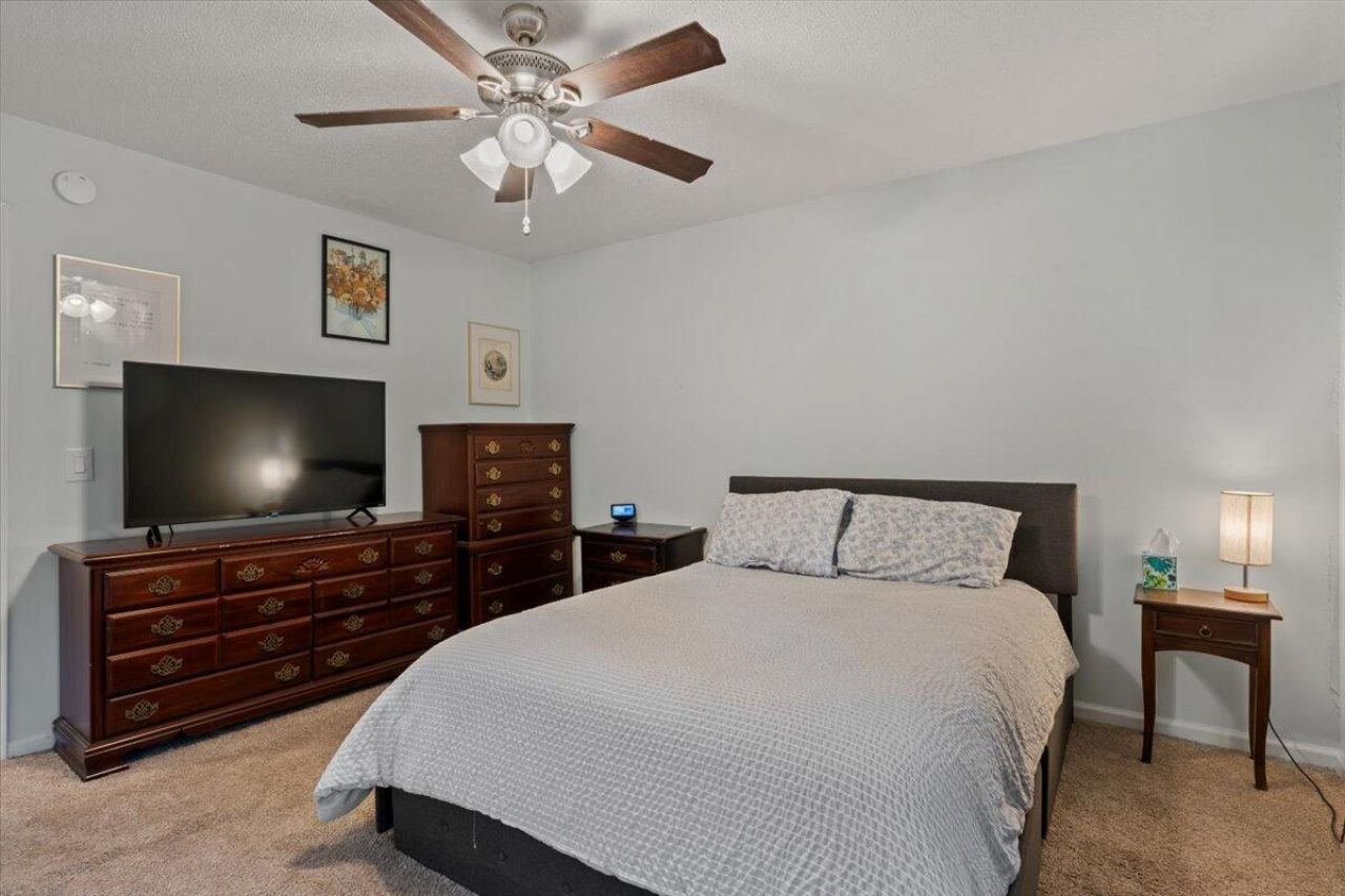 206 St Charles Court Photo 24