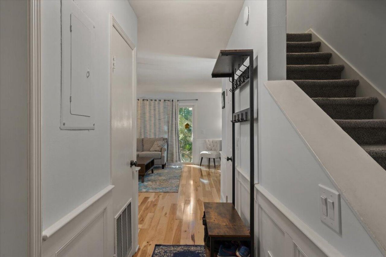 206 St Charles Court Photo 5