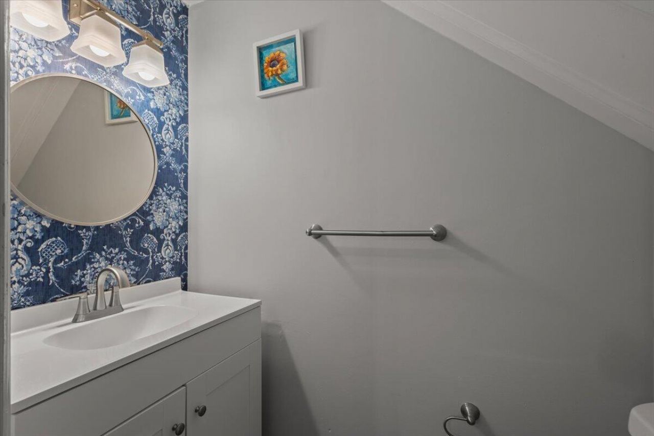 206 St Charles Court Photo 9