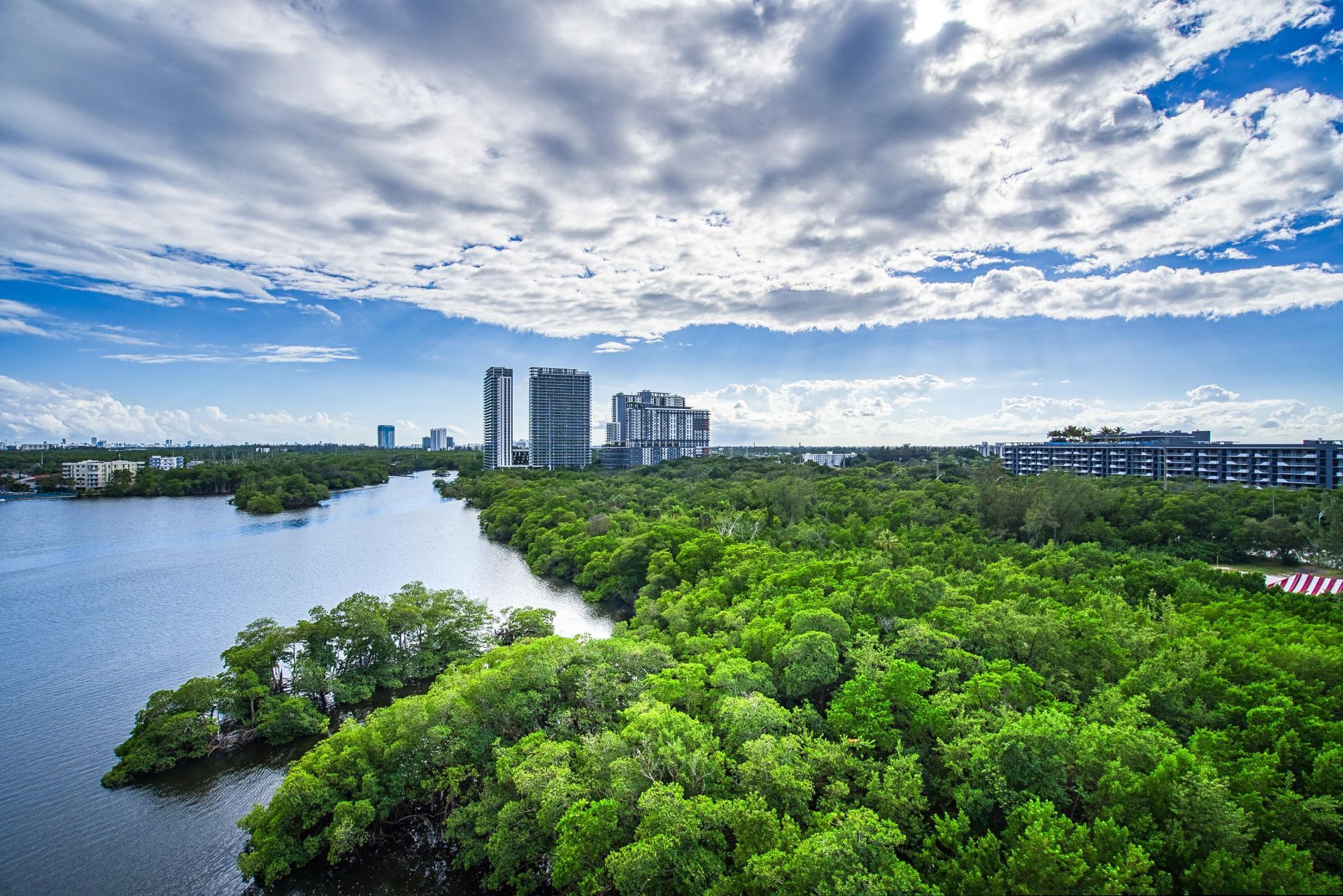 17111 Biscayne Boulevard, Unit 902, North Miami Beach, FL 33160 Main Photo