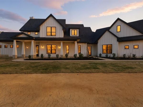 1552 Lakeridge Boulevard, Sunset, TX 76270