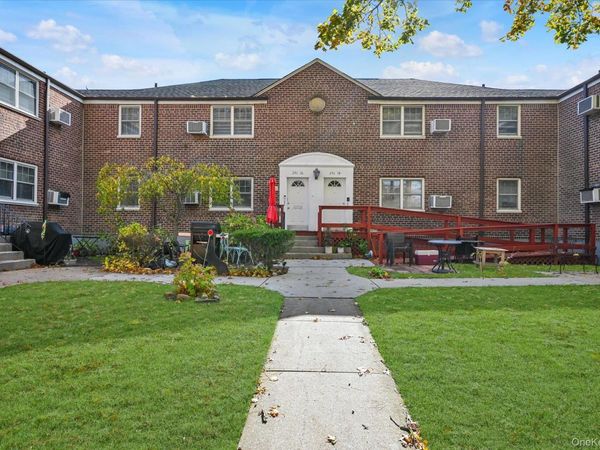 251-16 60th Avenue, Unit 5A, Little Neck, NY 11362