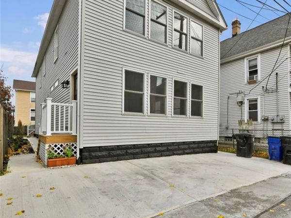 2525 Thurman Avenue, Cleveland, OH 44113