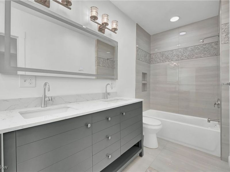 2525 Thurman Avenue, Cleveland, OH 44113 Photo 12