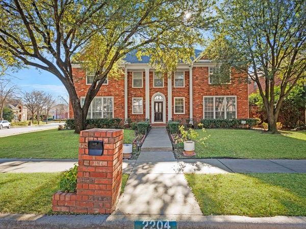 2204 Yaupon Drive, Irving, TX 75063