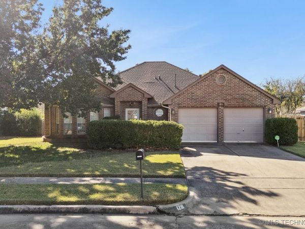 1211 W Edgewater Place, Broken Arrow, OK 74012