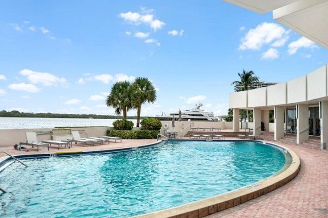 120 Lakeshore Drive, Unit 435, North Palm Beach, FL 33408 Photo