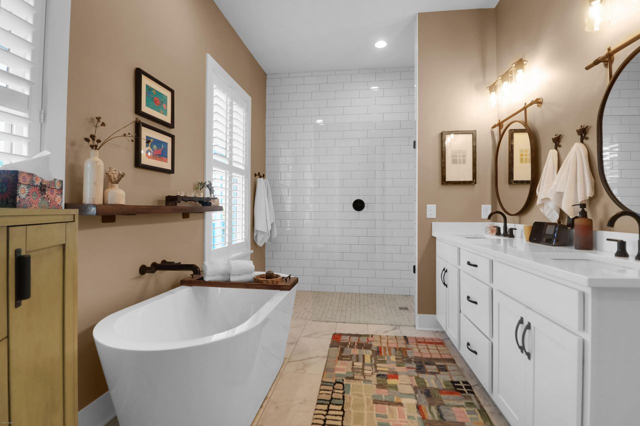 111 Tenor Lane Photo 10