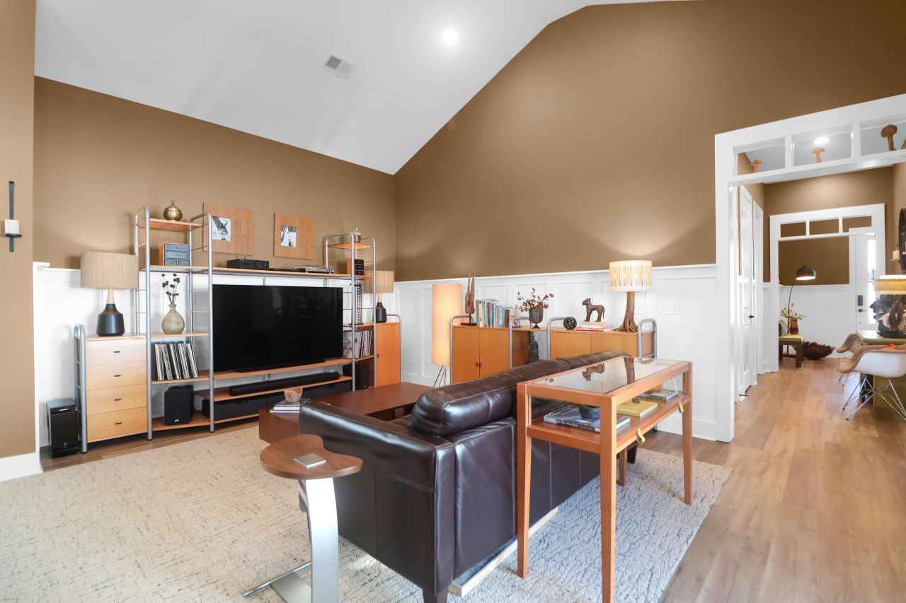 111 Tenor Lane Photo 5