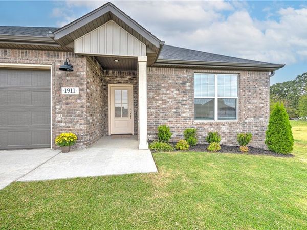 1911 Finnegan Street, Bentonville, AR 72713