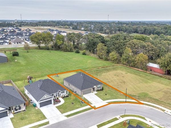 1911 Finnegan Street, Bentonville, AR 72713