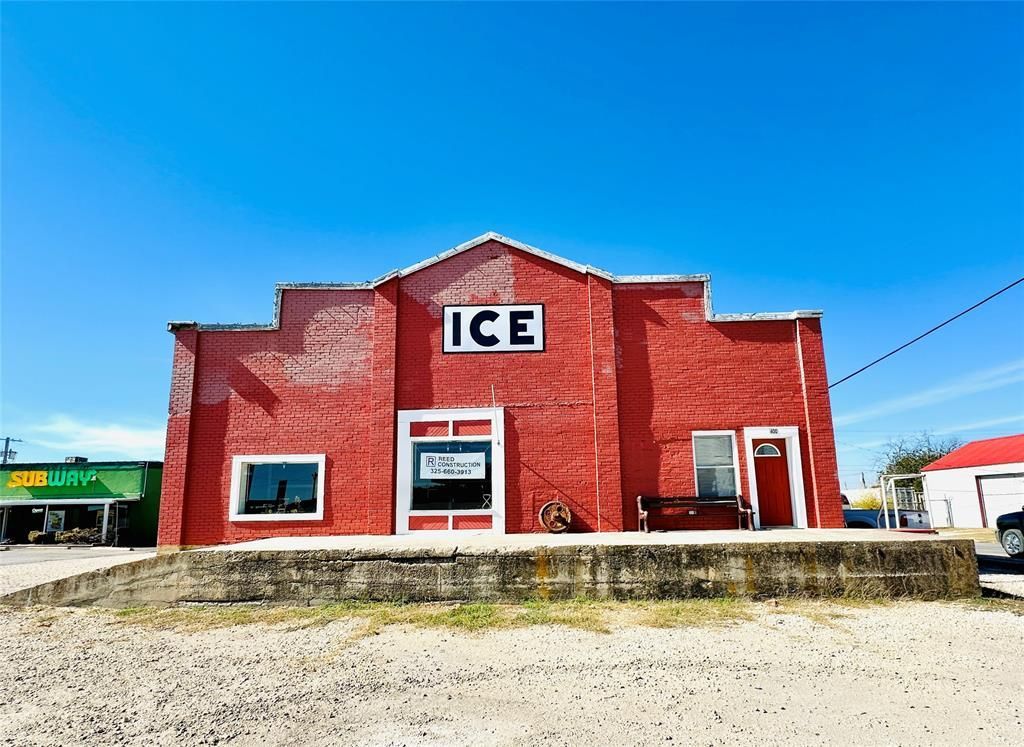 402 S Main Street, Cross Plains, TX 76443 Main Photo