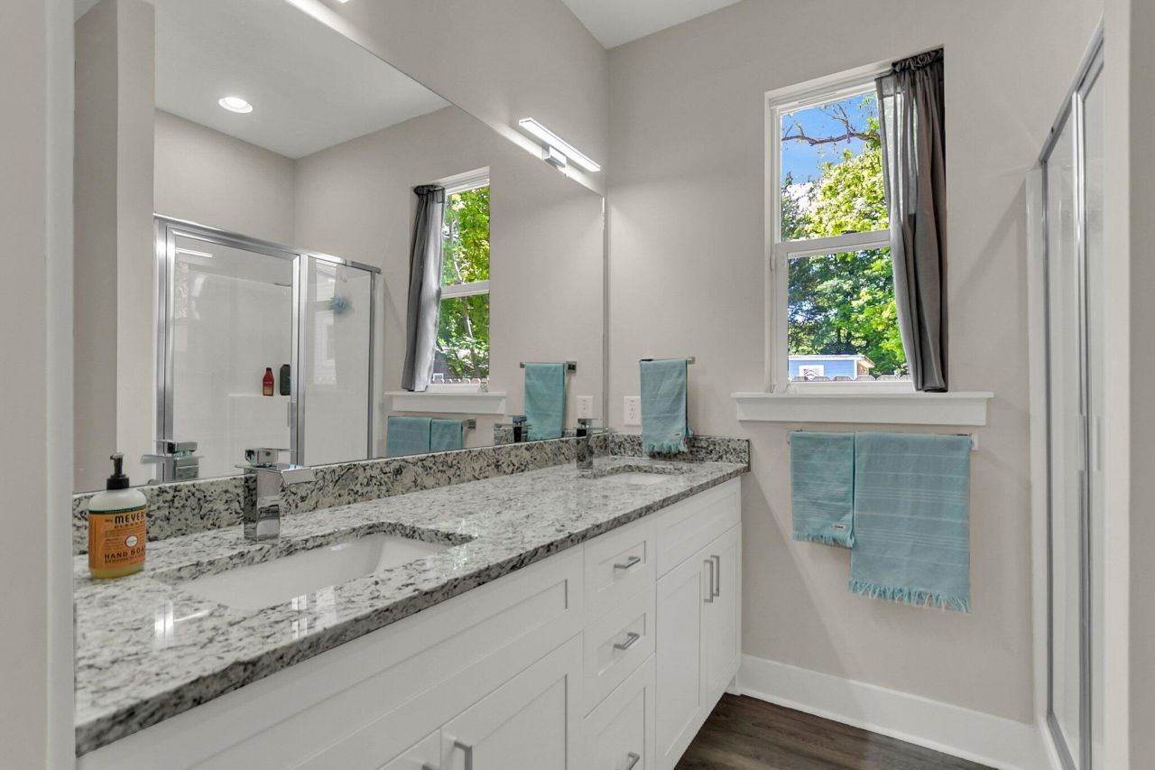 2690 Henry Street Photo 12