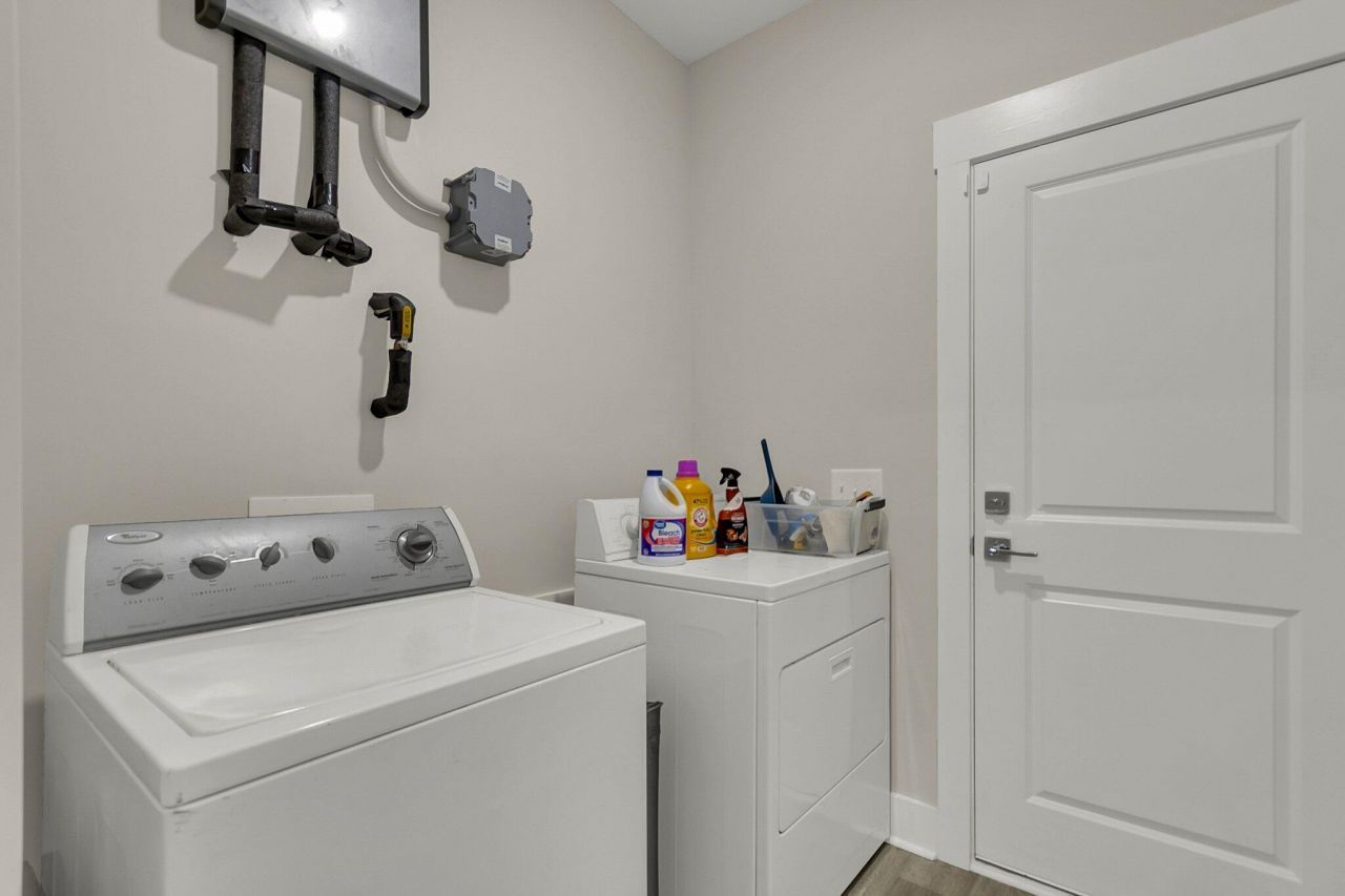 2690 Henry Street Photo 14