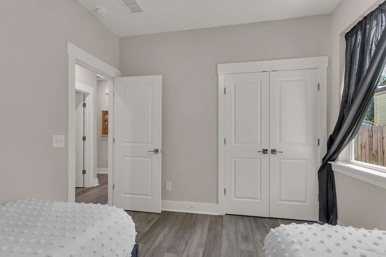 2690 Henry Street Photo 15