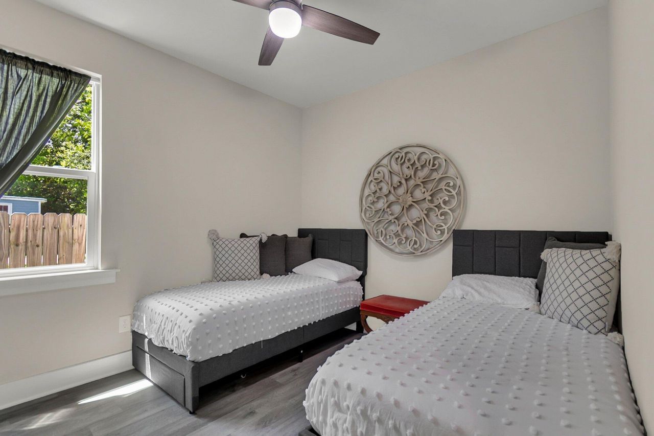 2690 Henry Street Photo 16