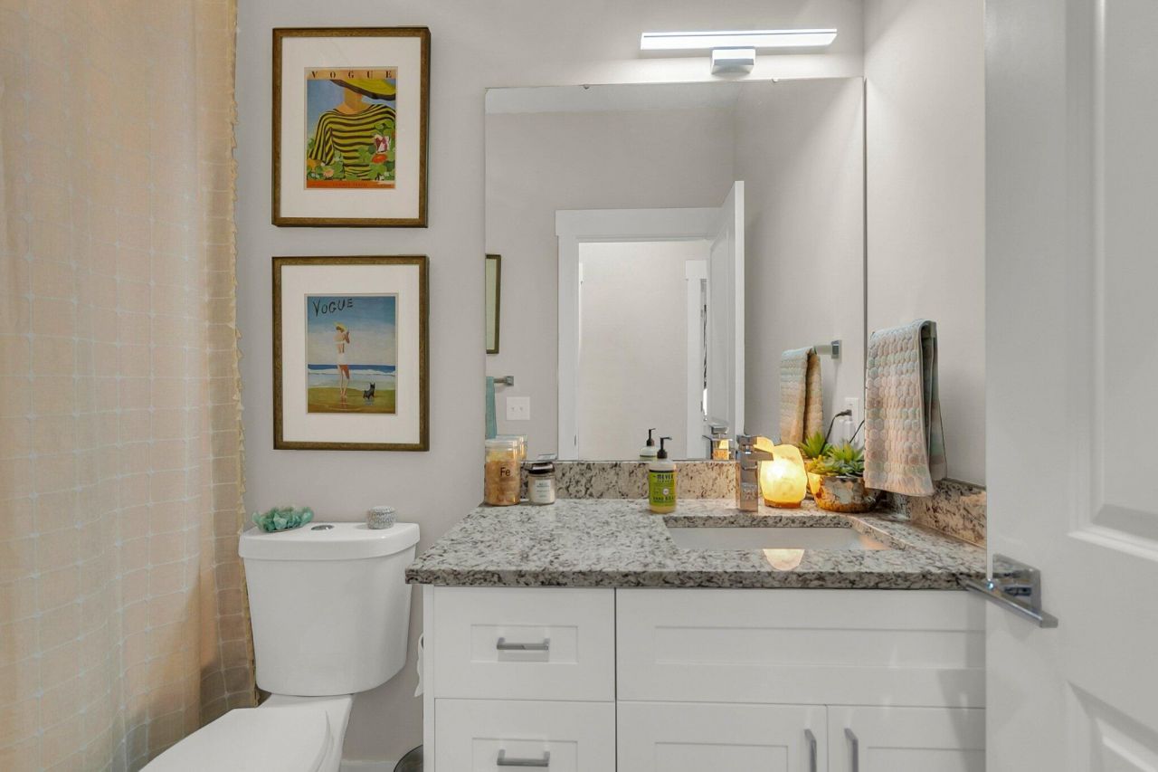 2690 Henry Street Photo 17