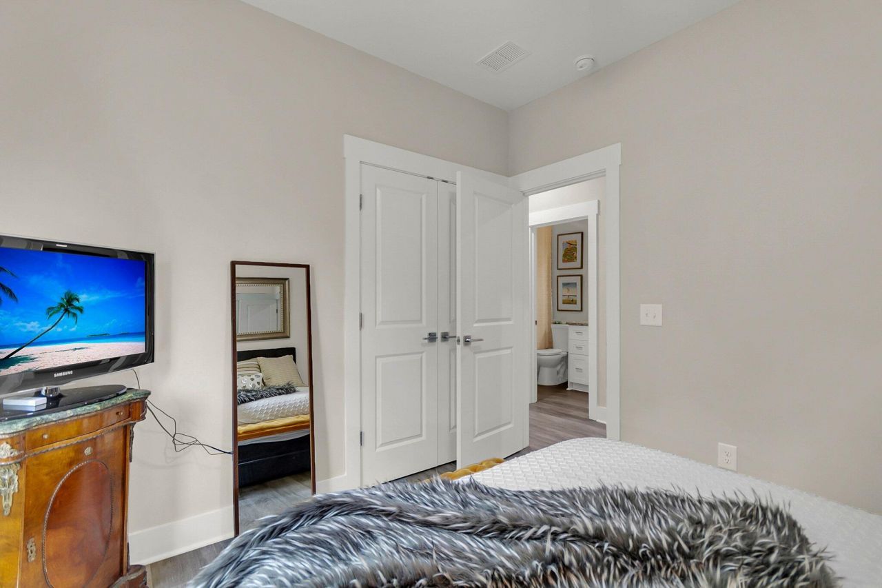 2690 Henry Street Photo 18