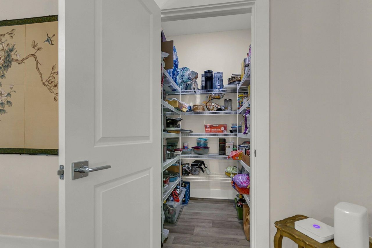 2690 Henry Street Photo 20