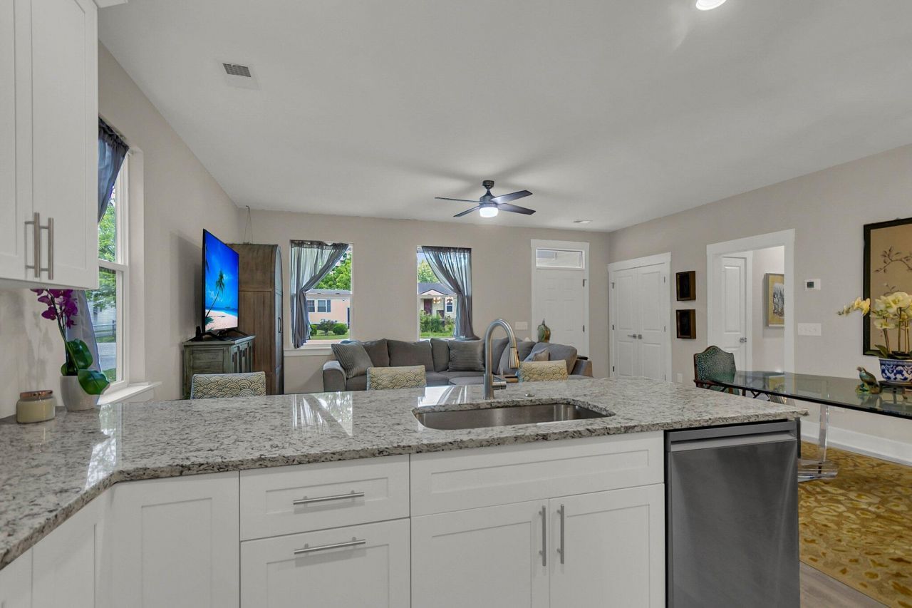 2690 Henry Street Photo 22