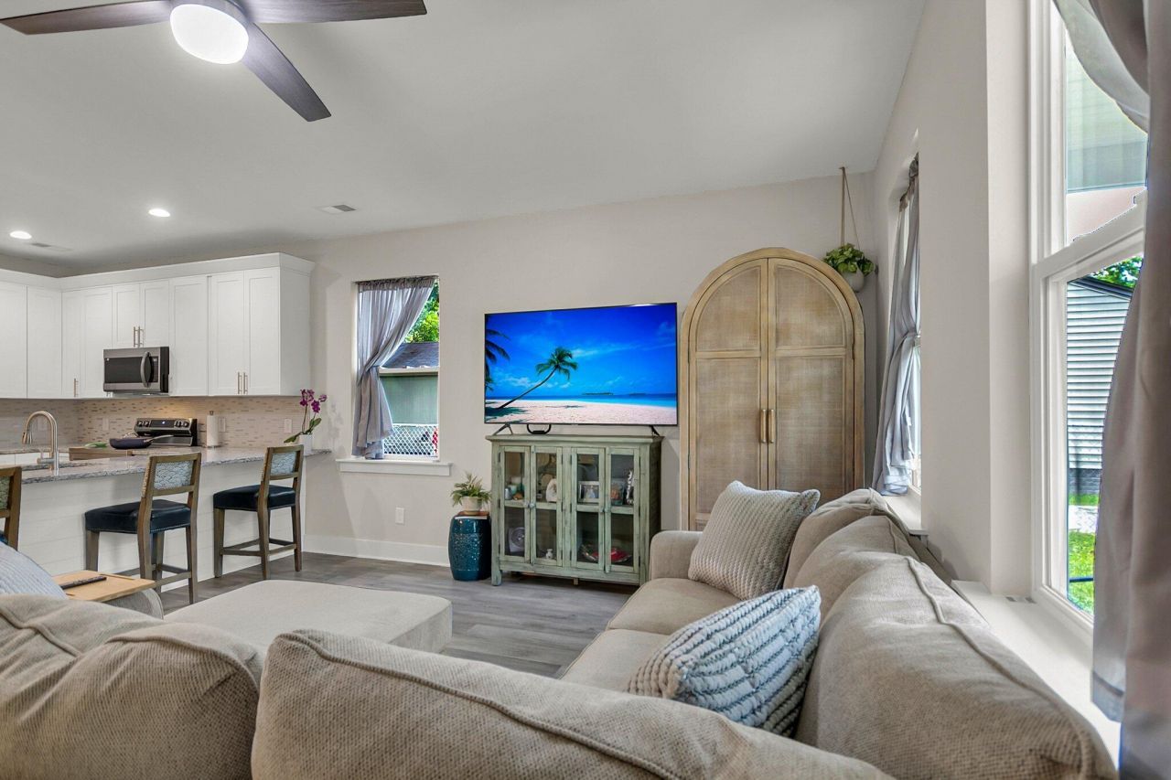 2690 Henry Street Photo 25