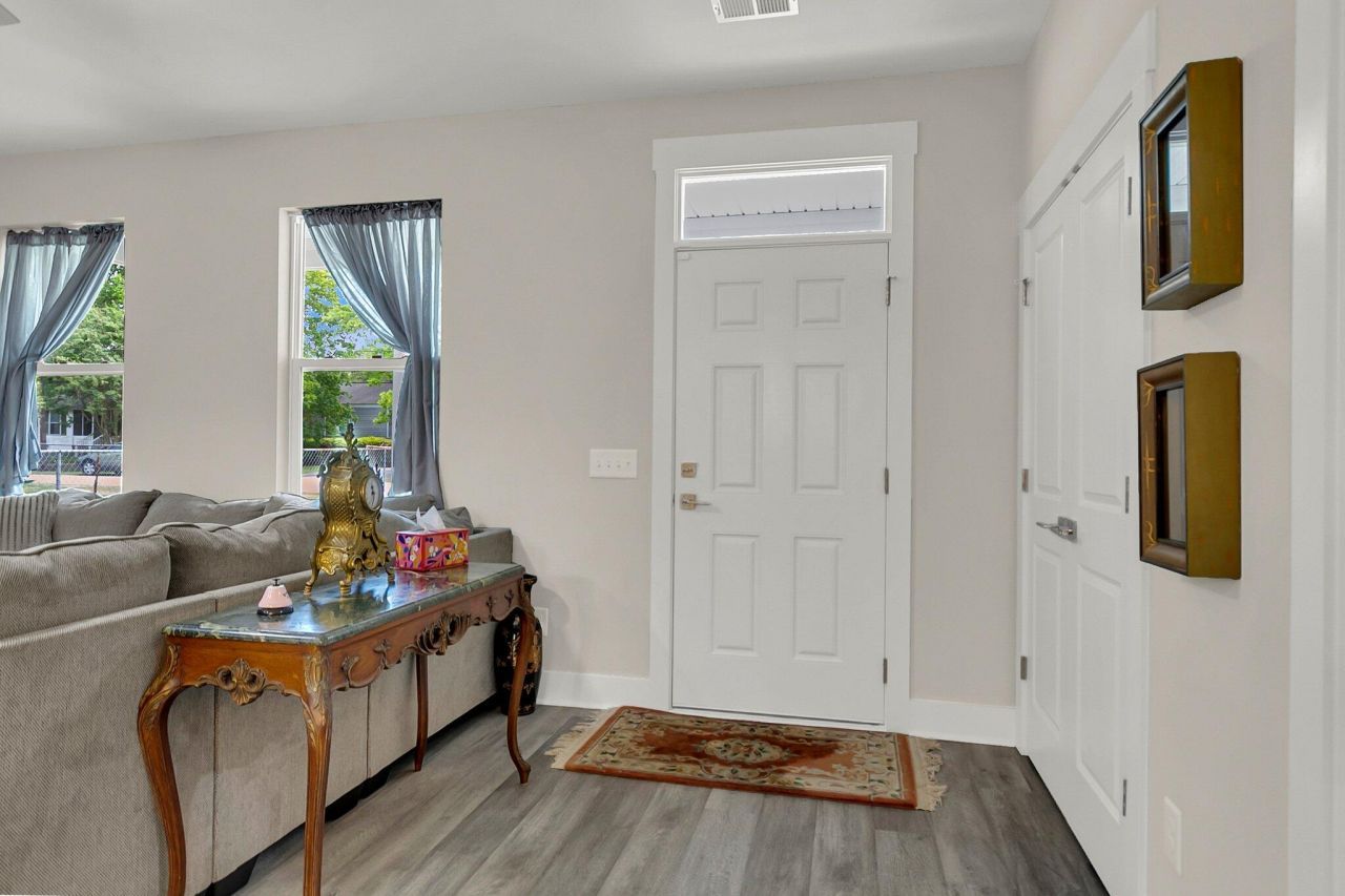 2690 Henry Street Photo 26