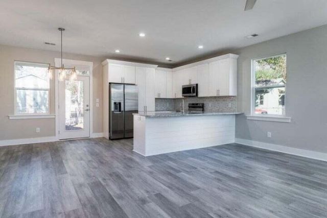 2690 Henry Street Photo 29