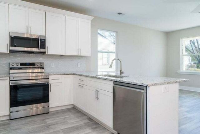 2690 Henry Street Photo 30