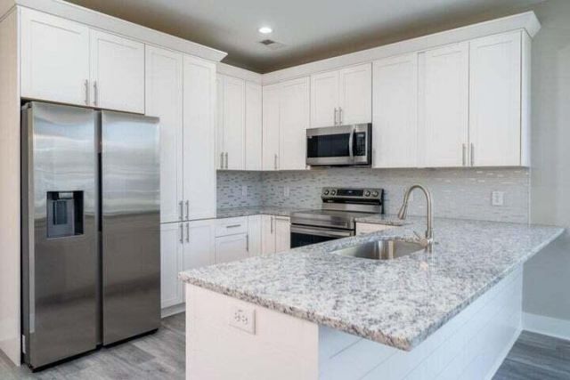 2690 Henry Street Photo 31