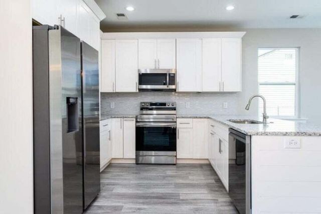 2690 Henry Street Photo 32