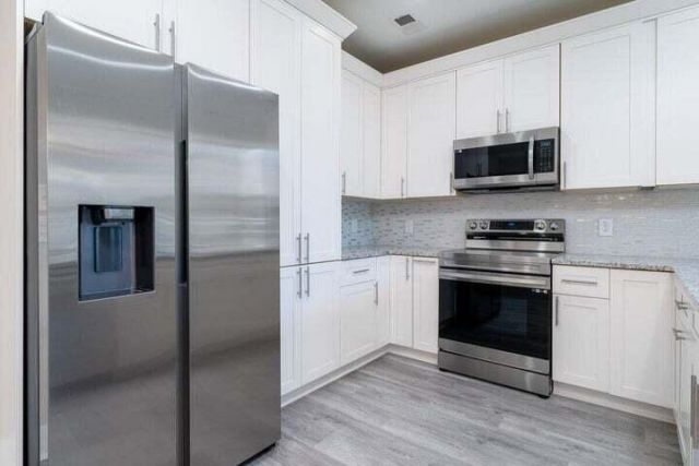 2690 Henry Street Photo 33