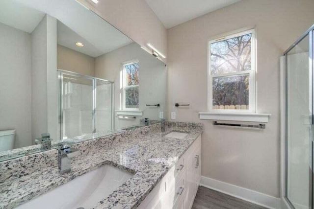 2690 Henry Street Photo 37