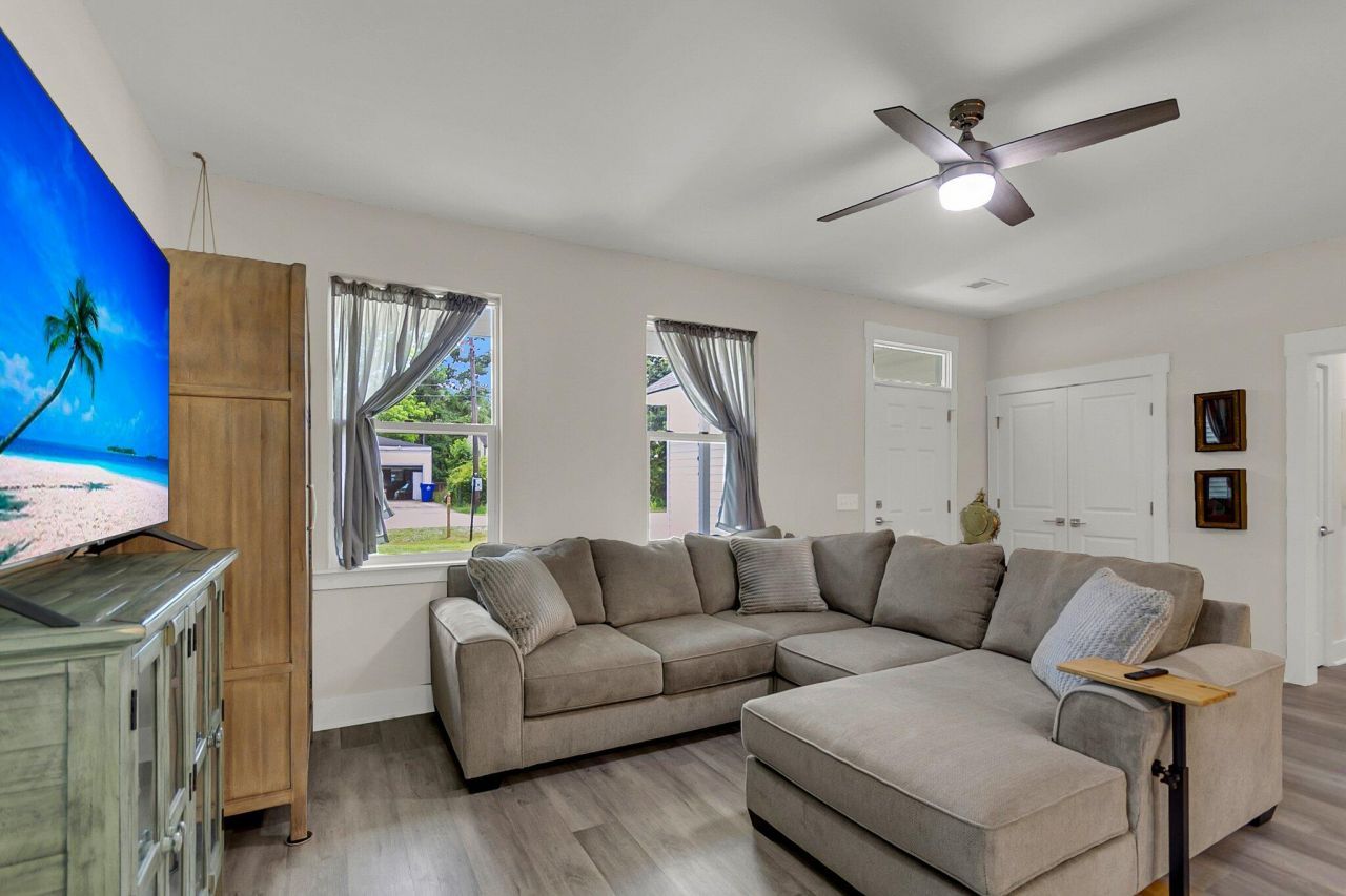 2690 Henry Street Photo 4