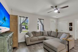 2690 Henry Street photo 4