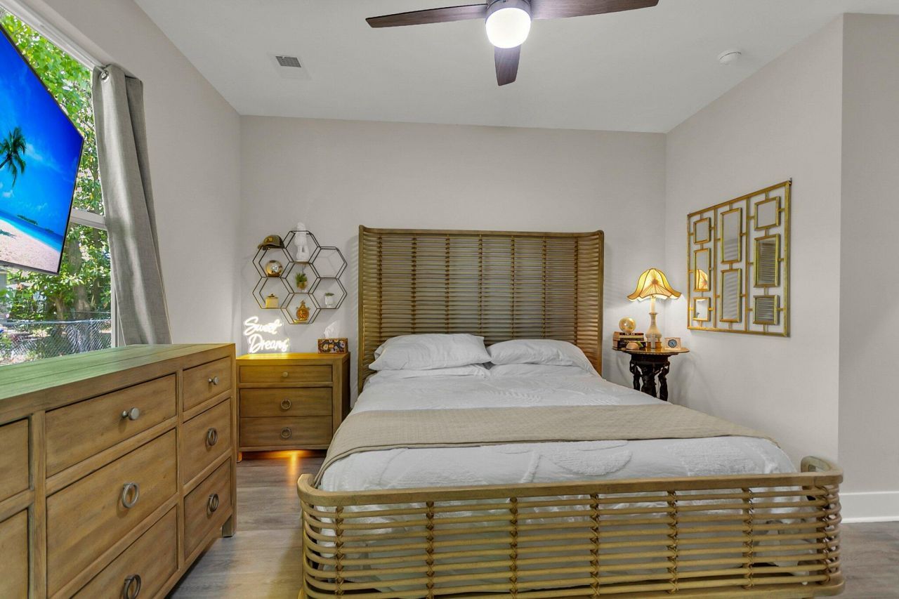 2690 Henry Street Photo 9