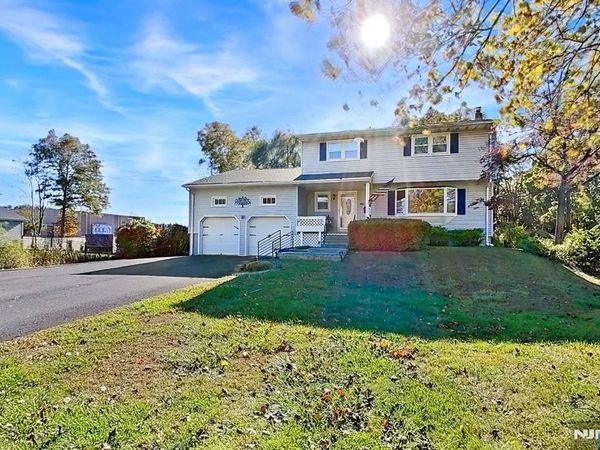 54 Mapledale Avenue, Roxbury Township, NJ 07876