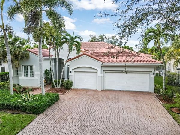 900 NW 123rd Dr, Coral Springs, FL 33071