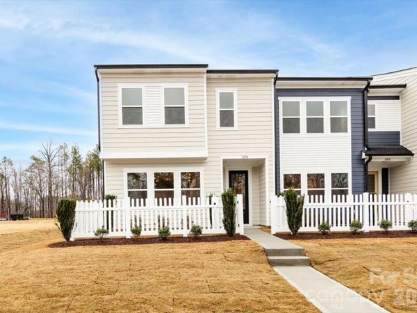 8434 Discovery Lane, Charlotte, NC 28216