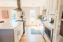 5031 Foxwood Drive photo 4