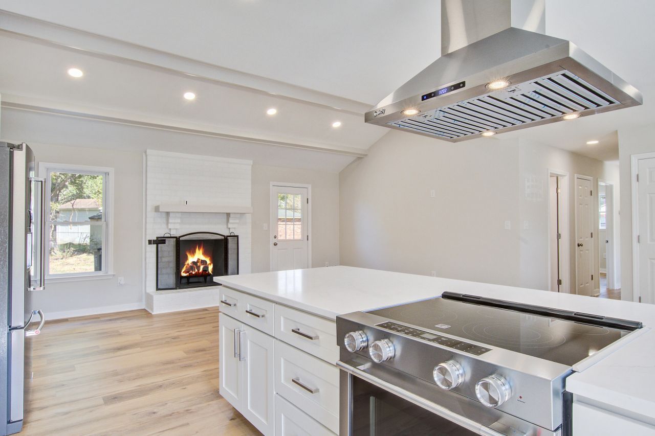 5031 Foxwood Drive Photo 8