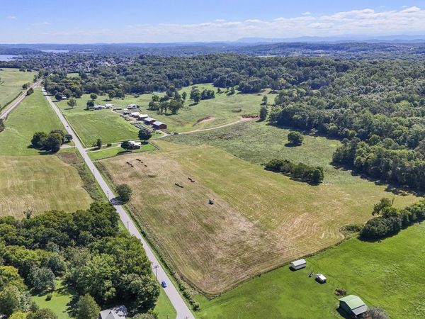 21558 Martel Rd, Lenoir City, TN 37772