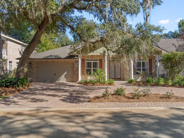 4 Plantation Oaks Drive, Mary Esther, FL 32569