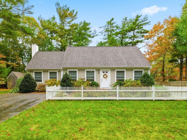 42 Overlook Circle, Waquoit, MA 02536