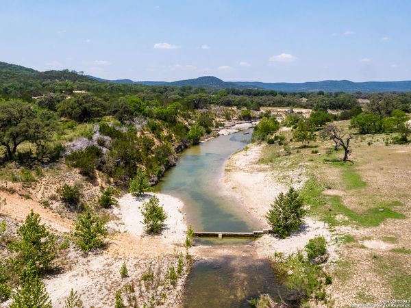 5374 S County Road 111, Utopia, TX 78884